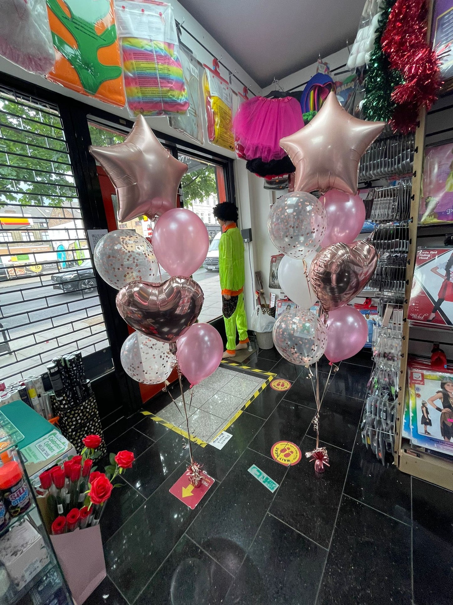 2 * Star and Foil Balloons Bouquet with Confetti