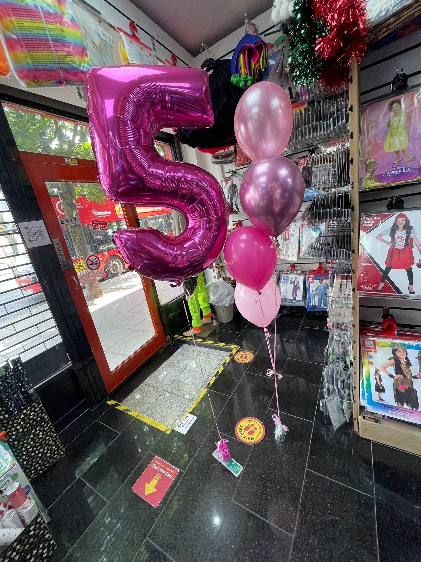 Number 5 Pink Foil Balloon with Latex Baloons Bouquet.