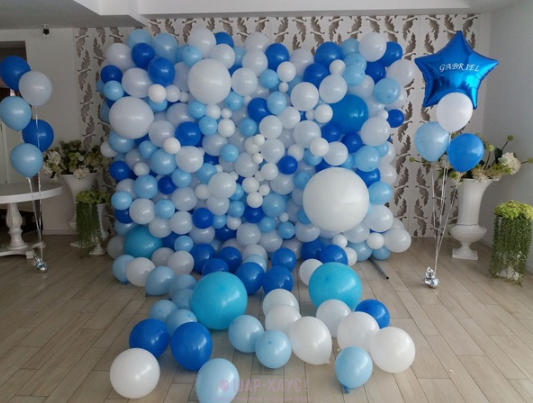 Photo Zone Blue and White Balloons Wall