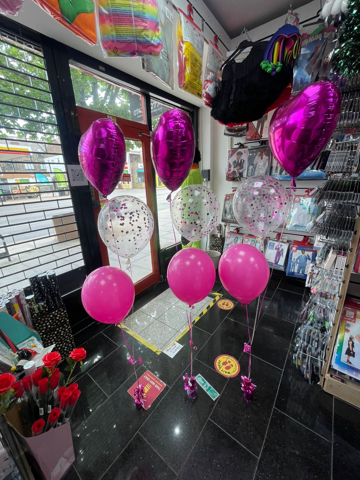 FOIL AND LATEX BALLOON BOUQUETS