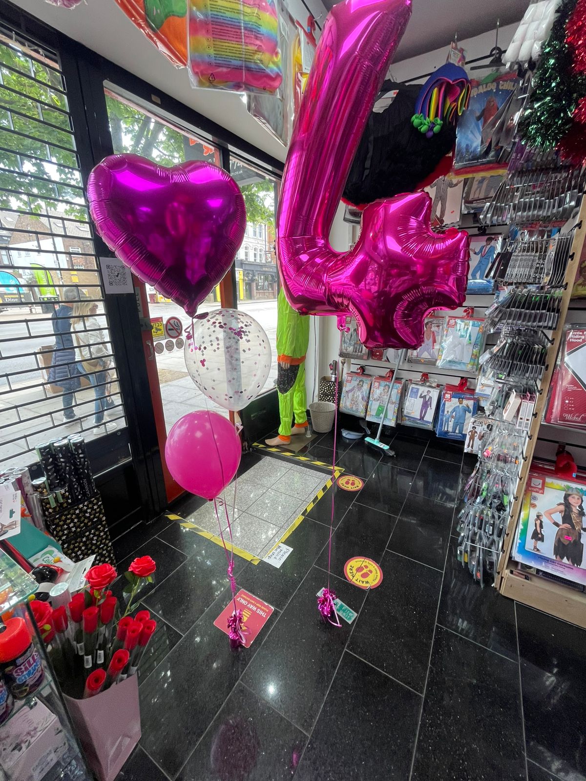 4 NUMBER AND FOIL AND LATEX BALLOON BOUQUETS